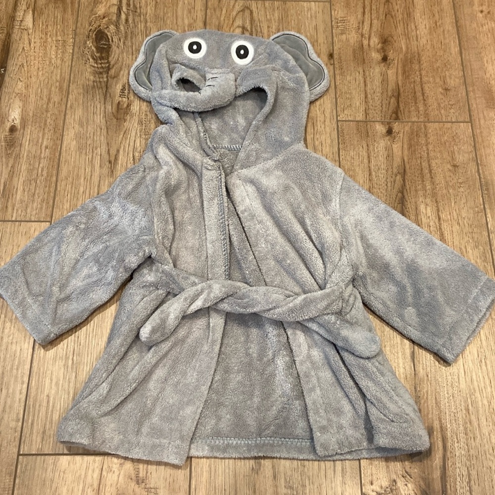 NWT Infant elephant robe